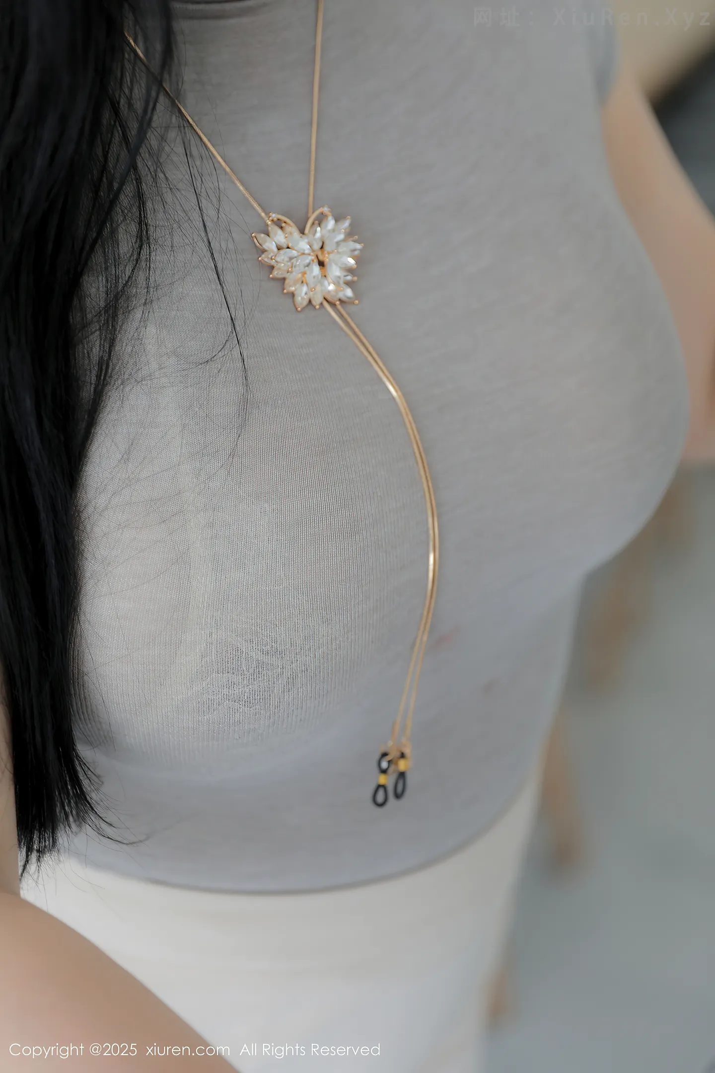 图片[4]-[XiuRen秀人网] VOL.10488 模特王婉悠Queen性感灰色OL服饰配超薄肉丝秀丰腴身姿诱惑写真80P-秀人网官方网站